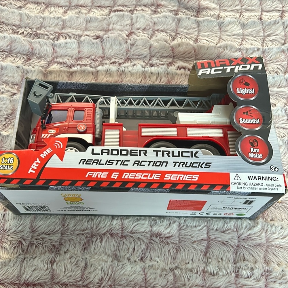 Maxx Action Ladder Truck Fire & Resce